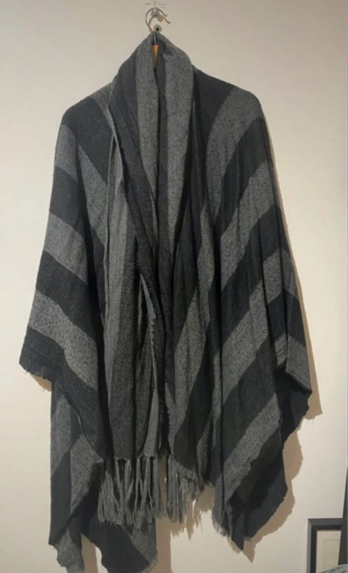 Poncho gris et noir