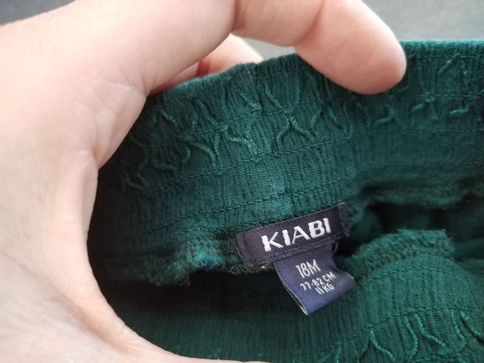 Pantalon vert sapin kiabi 18 mois - photo numéro 2