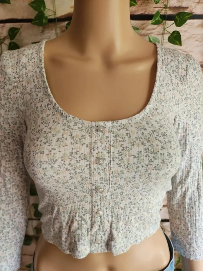 🌸Croptop Fleurie Don’t Call me Jennyfer Taille 34🌸 - photo numéro 2