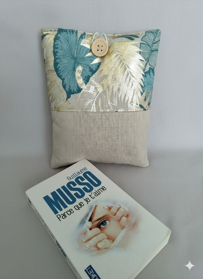 Étui à livre - format livre de poche - floral pailleté