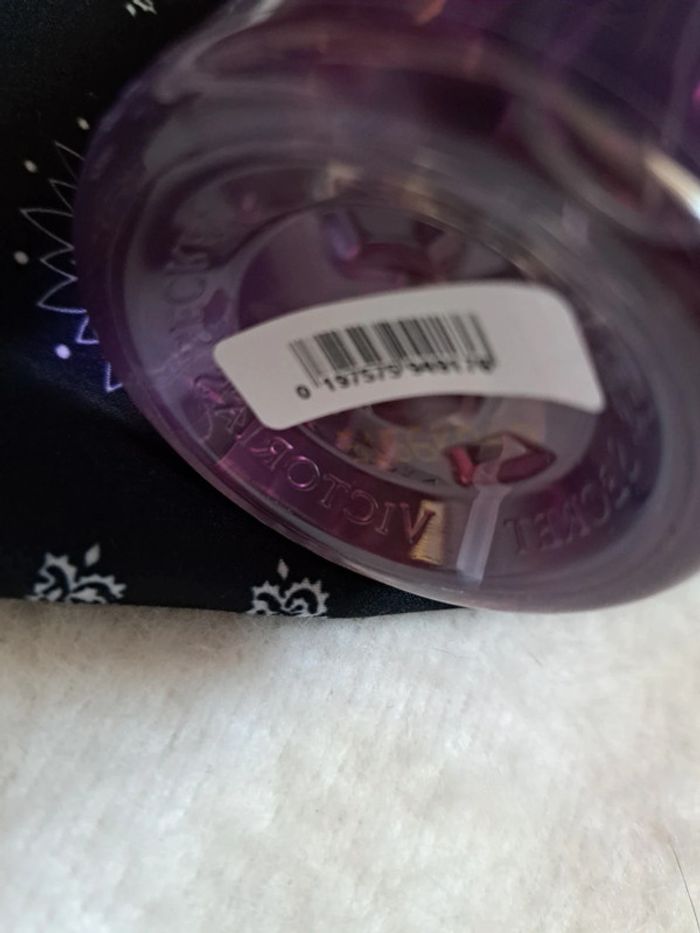 Brume corporelle parfumée Victoria's Secret + trousse offerte.
neuve 💜 Cashmere Fleur - photo numéro 4