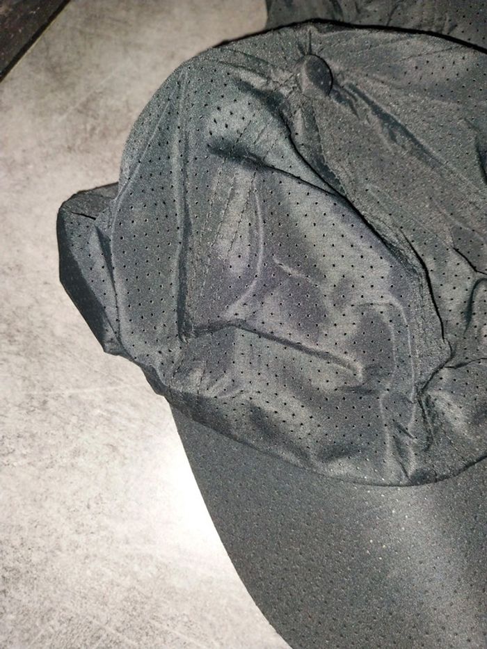 2 casquettes noires respirantes - photo numéro 2