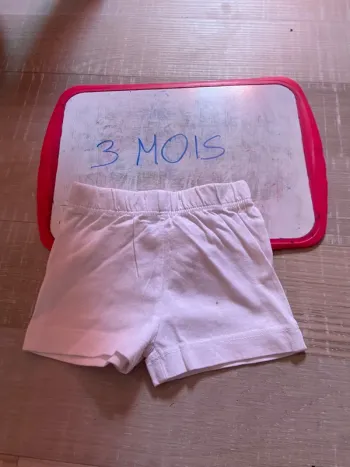 Short blanc