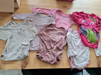 Lot 6 bodies 18/24 mois fille