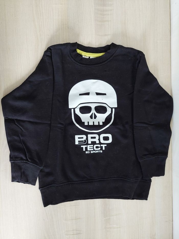 Pull noir garçon 6/7ans