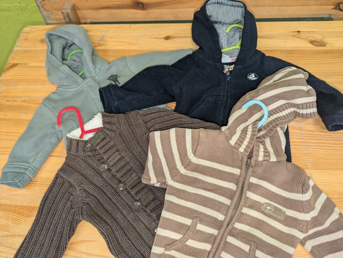 Lot 4 gilets / sweats à zip 6 mois