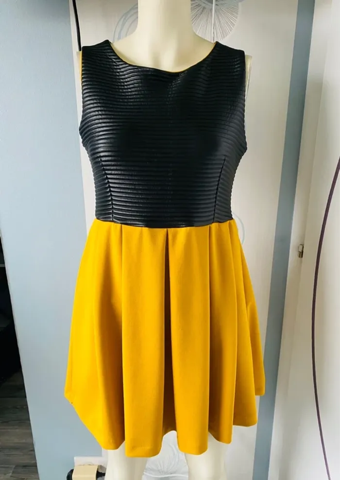 Robe everis taille M bi matière