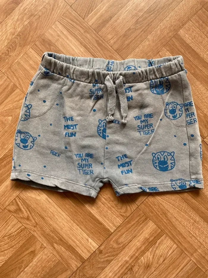 Short gris avec motifs bleu taille 18/24 mois Zara