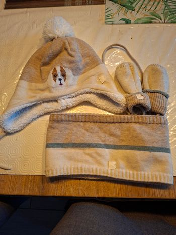 Lot bonnet tour de cou et gant (okaibi)