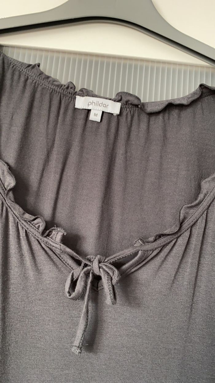 Teeshirt gris col V Phildar Taille M - photo numéro 2