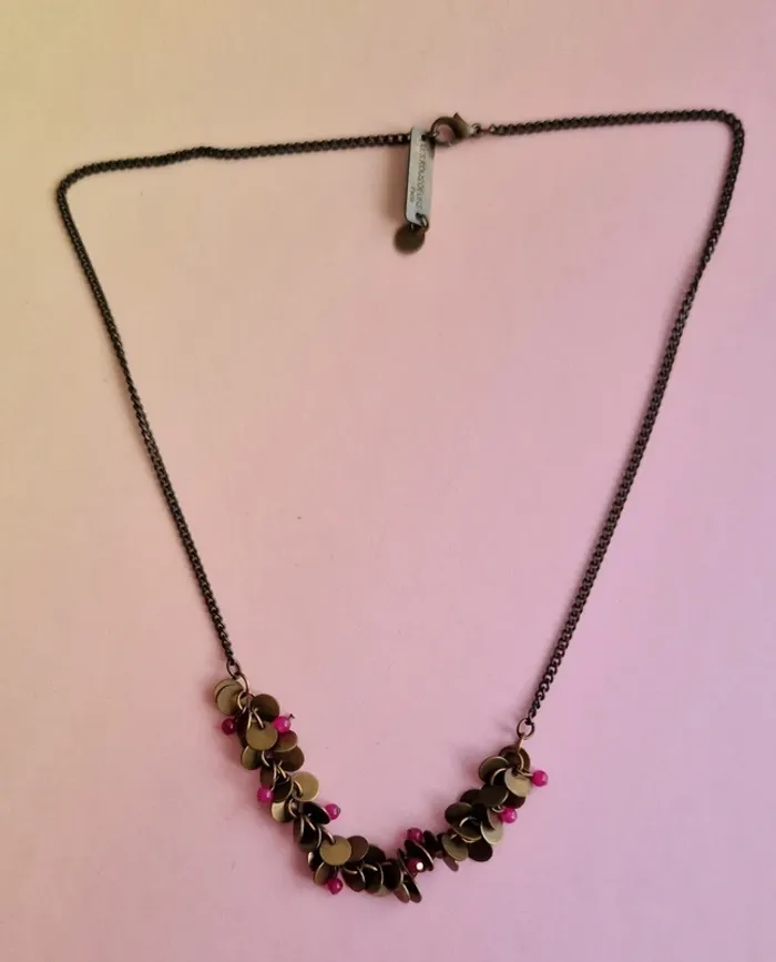 Collier doré foncé perles