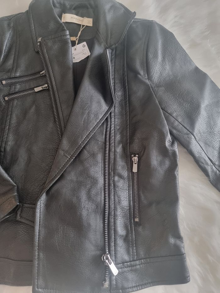 Neuve  (non portée)🏷🩷🌸⚘️ superbe veste simili cuir 8 ans fille 🩷🌸⚘️ - photo numéro 3