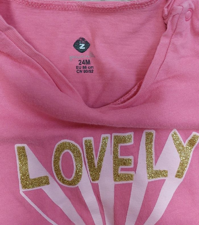 T-shirt 24 mois " Lovely" - photo numéro 3