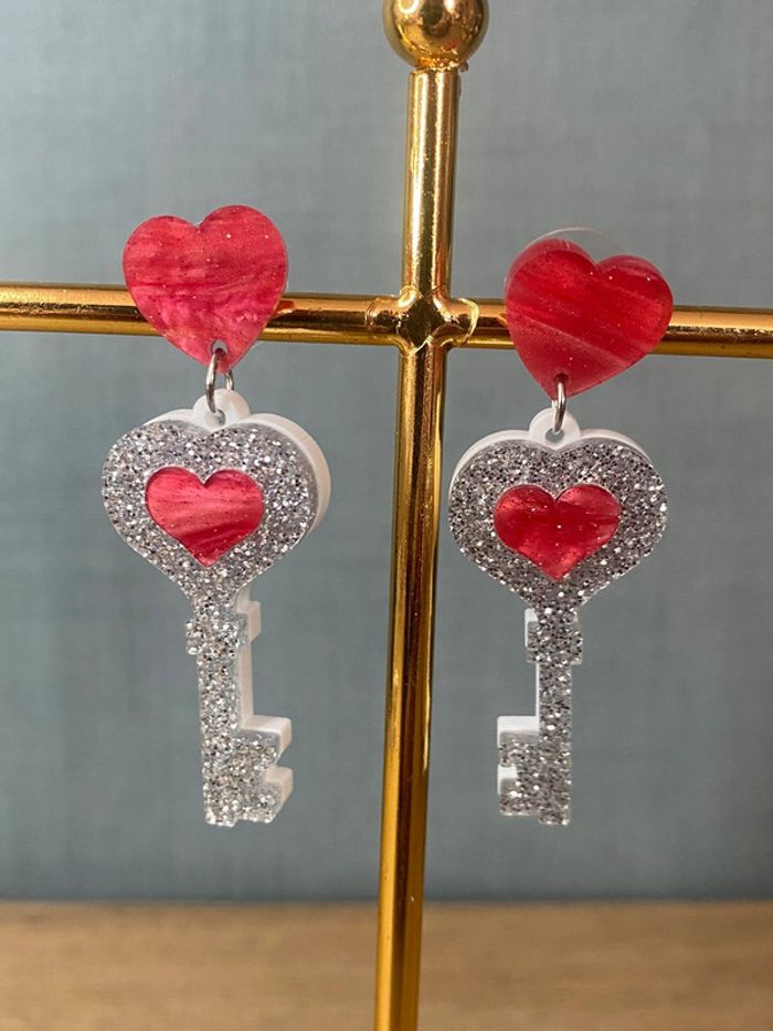 Boucles d oreilles acrylique clé paillettes tendances