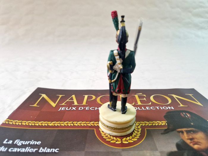 Figurine  , Napoléon , jeux d'échec de collection  , numéro 3  , dragon de ligne - photo numéro 3