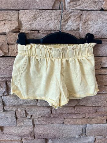 Short léger jaune