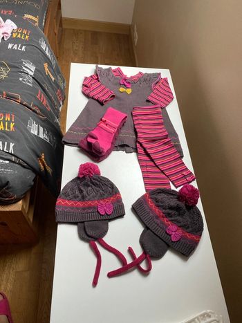 Ensemble robe, sous pull, legging, collant et 2 bonnet