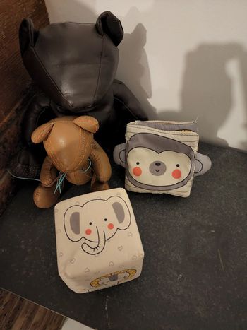 Cube et livre en tissu