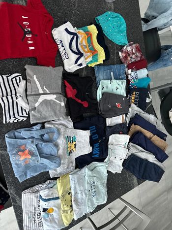 Lot de vêtements taille 9 mois garçons très bon état