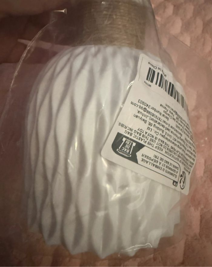 Petit vase en plastique blanc - photo numéro 3