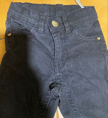 Pantalon skinny couleur noir taille 3 ans bon état  réglable