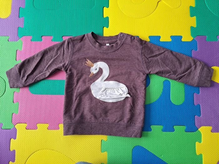 Lot 2 pulls + 1 gilet sans manches 18m - photo numéro 2