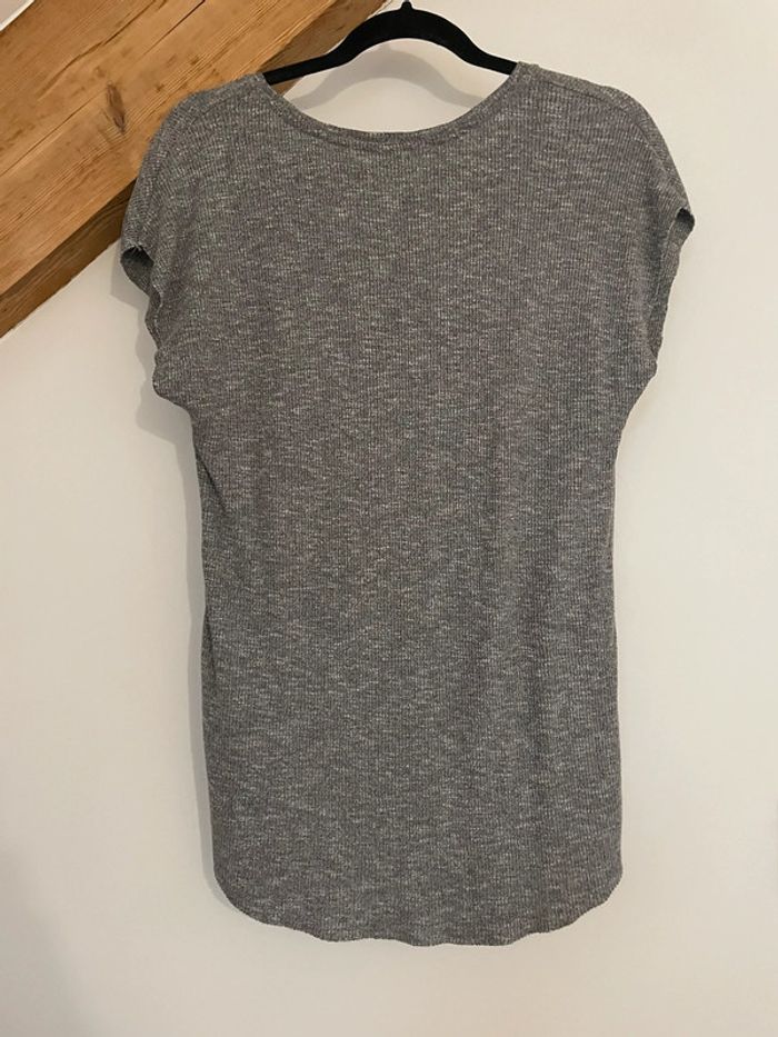 T shirt gris - photo numéro 3