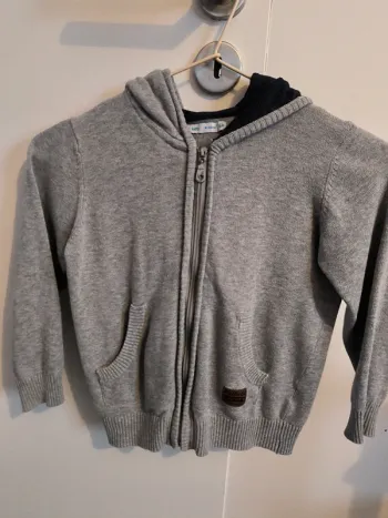 Veste zippée à capuche. Gémo. Garçon 6ans