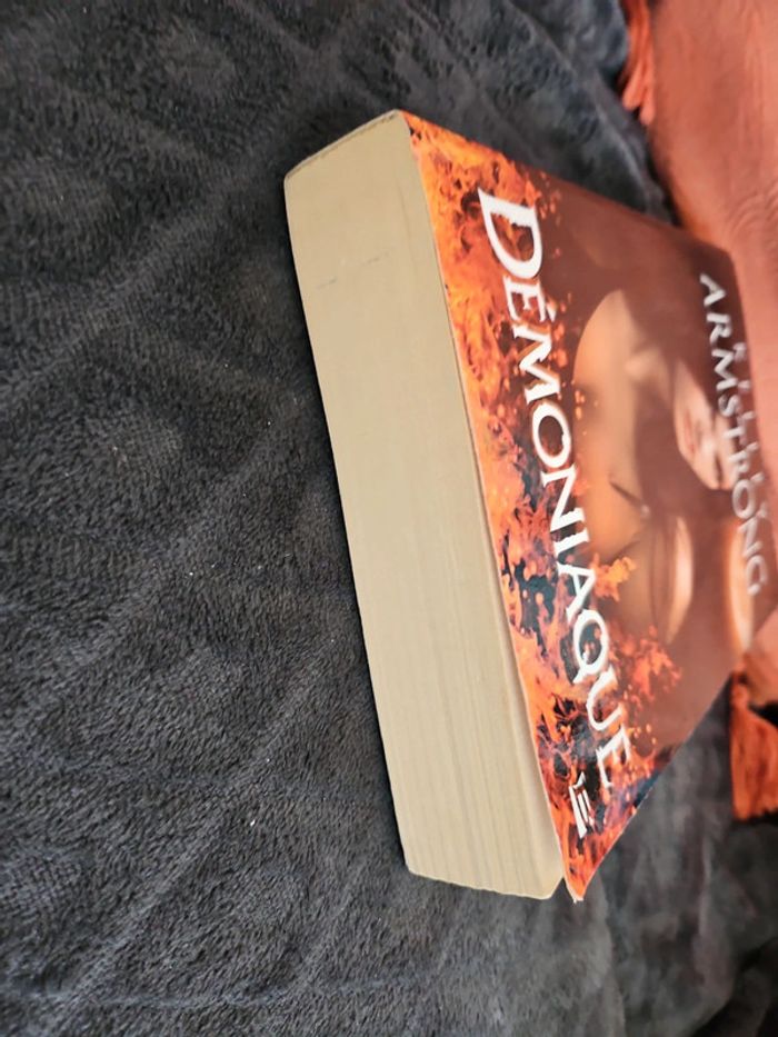 Livre broché kelley Armstrong démoniaque - photo numéro 4