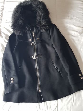 Magnifique manteau à capuche fausses fourrure taille 38 Zara
