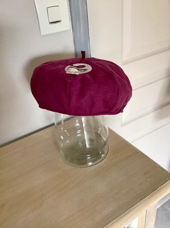 Béret 50 %laine couleur violet taille 8/12 ans