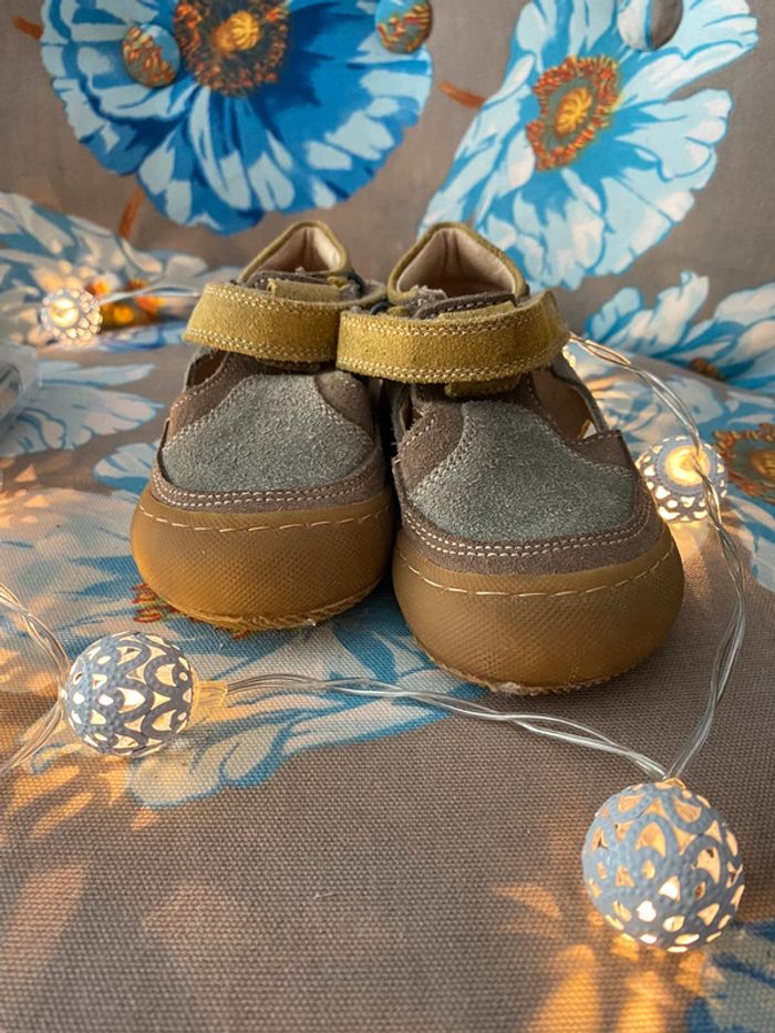 Chaussure de garçons ouvertes