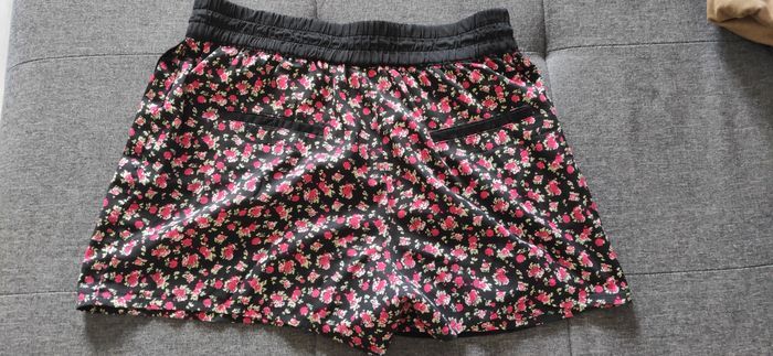 jupe short neuve - photo numéro 3
