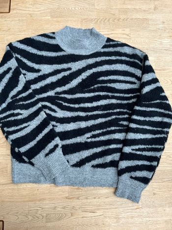 Pull gris