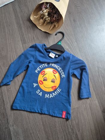 Beau t-shirt petite princesse à sa mamie neuf 18 mois
