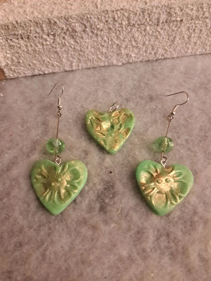 Boucles d'oreilles pendante cœur avec pendentif assortie - photo numéro 4