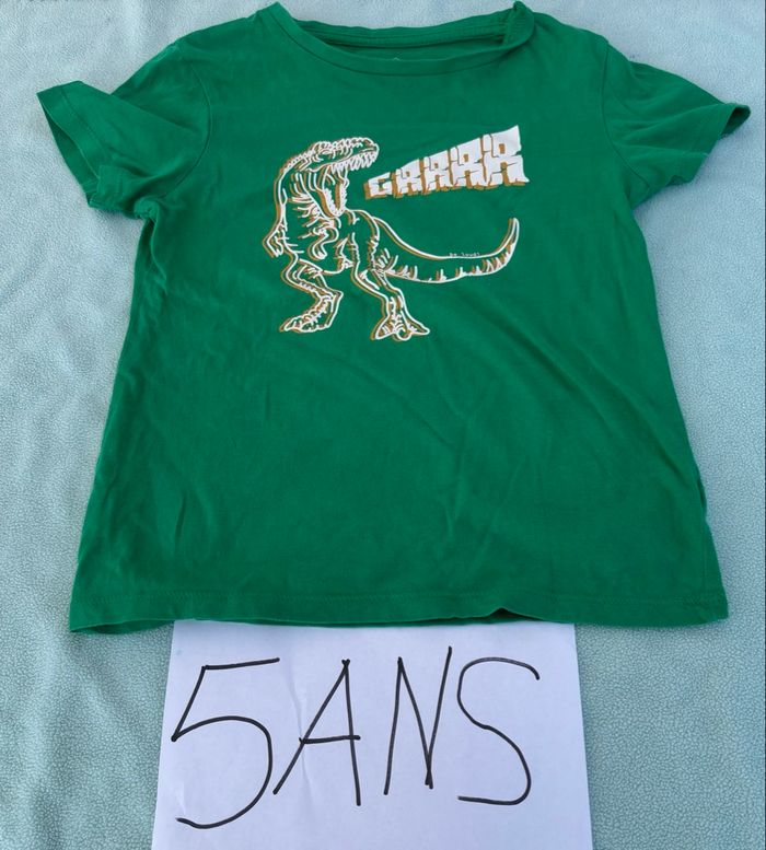 🦖 T-shirt dinosaure vert – 5 ans