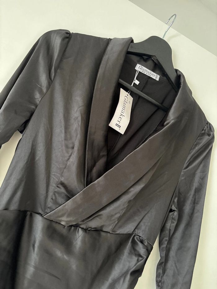 Robe noire satinée moulante - photo numéro 3