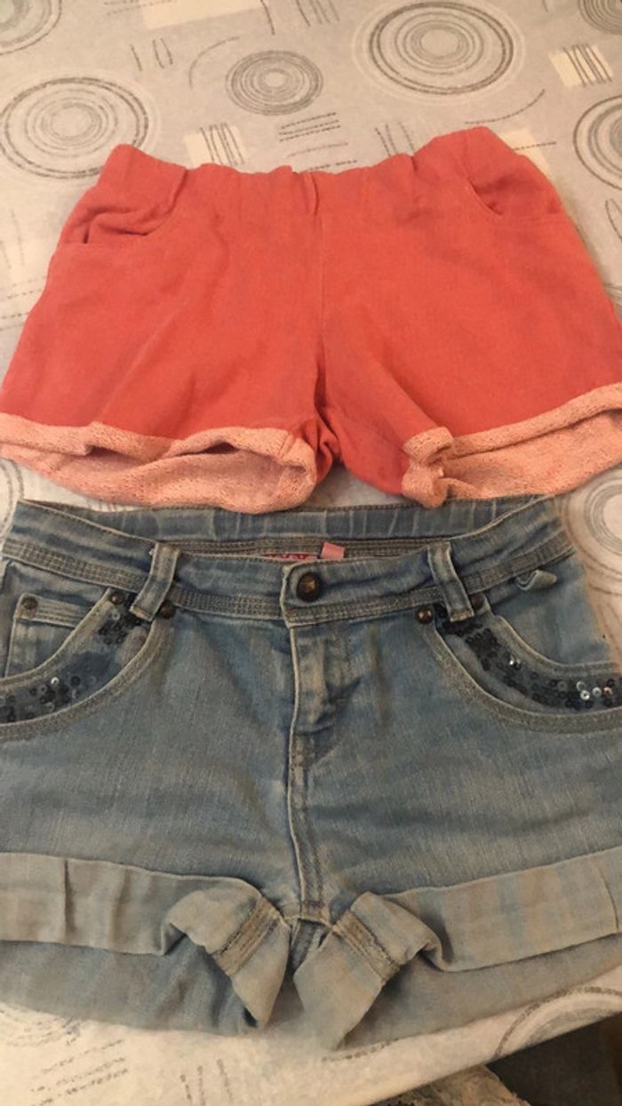 Lot 2 shorts 10 ans (rose orchestra et jeans Kiabi)