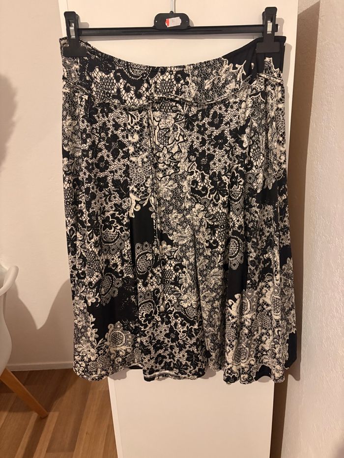 Jupe à fleurs - photo numéro 1