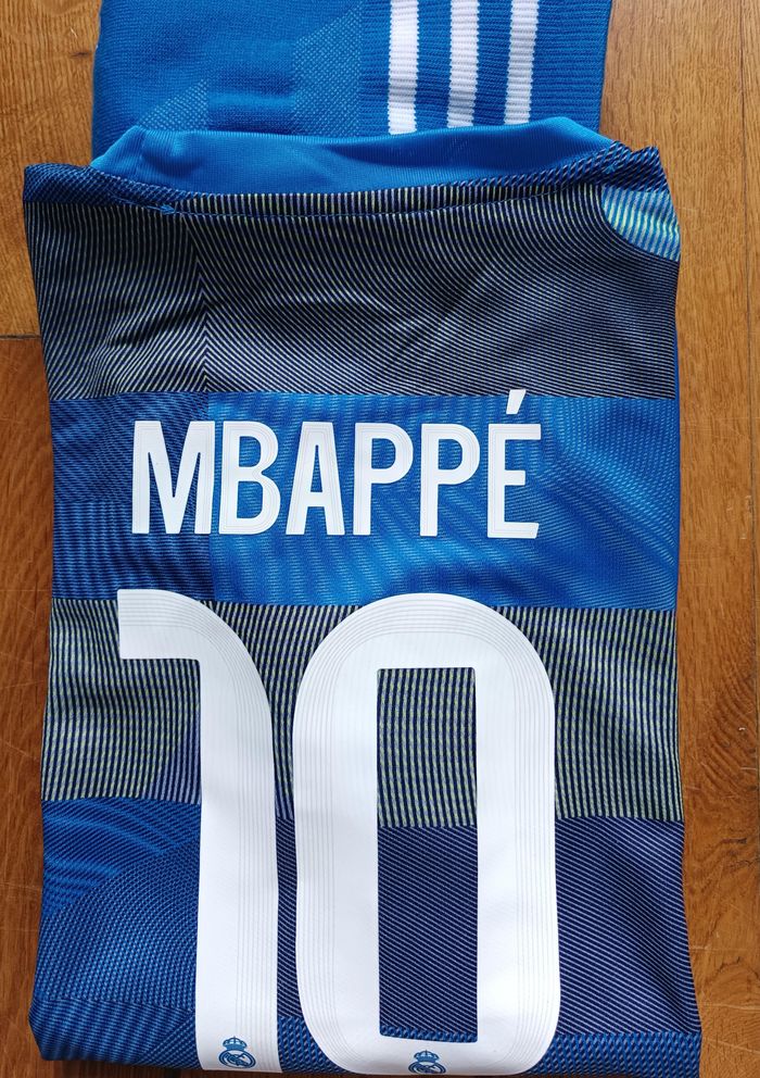 Kit Mbappé entrainement  Real de Madrid taille 12 ans modèle 2026 - photo numéro 5