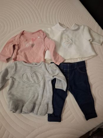 Lot 4 vêtements naissances 1 mois