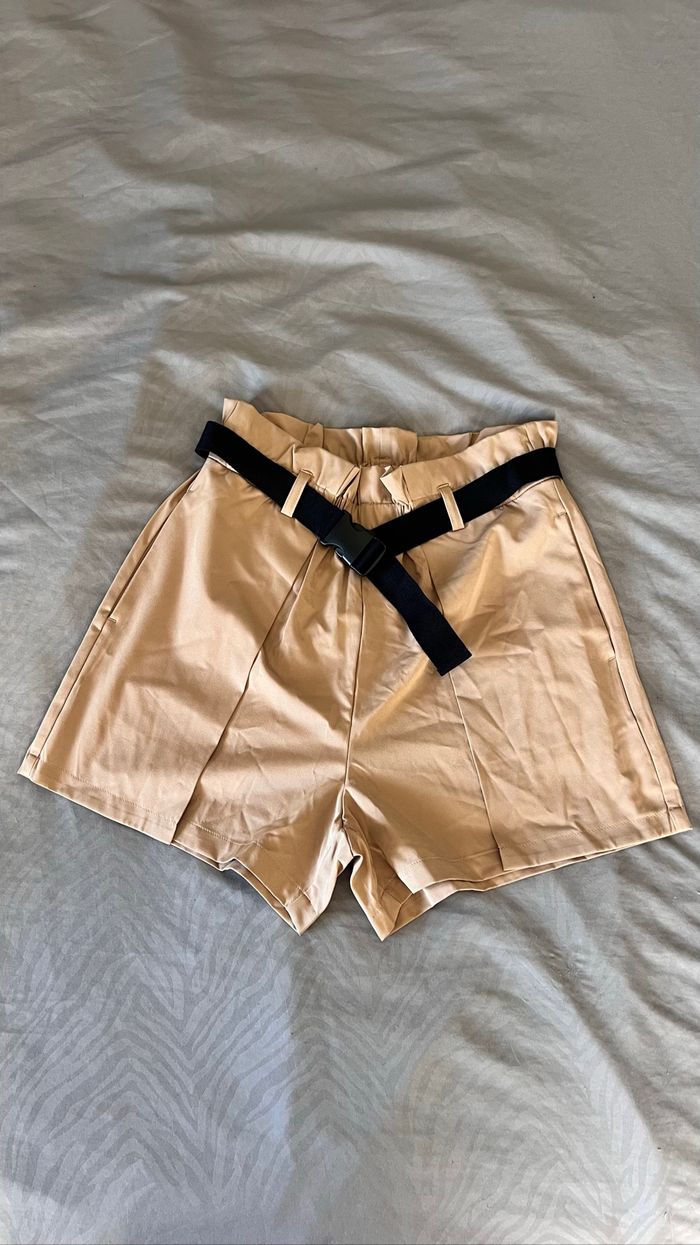 Short fluide avec ceinture