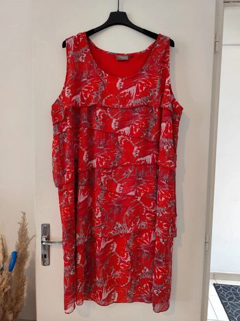 Robe rouge à volants taille 56 Ikebana