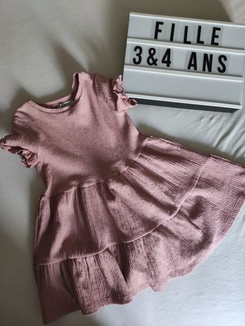 Robe rose à volants