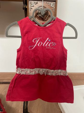 Robe rouge écriture