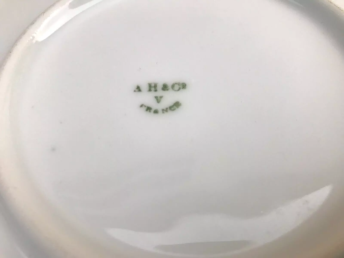 Années 1900 Grand plat sur piédouche Porcelaine blanche du Berry - photo numéro 6