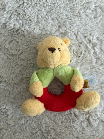 Hochet peluche Winnie l’ourson 