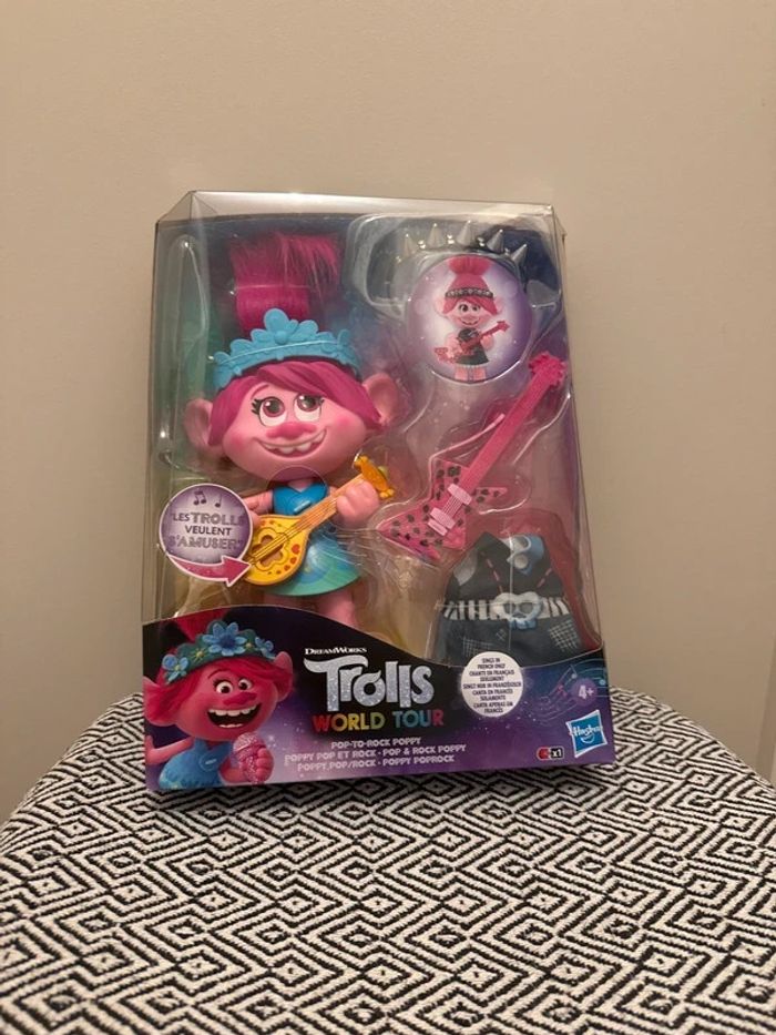 Hasbro - Coffret Poupée musicale Poppy Pop et Rock - Trolls