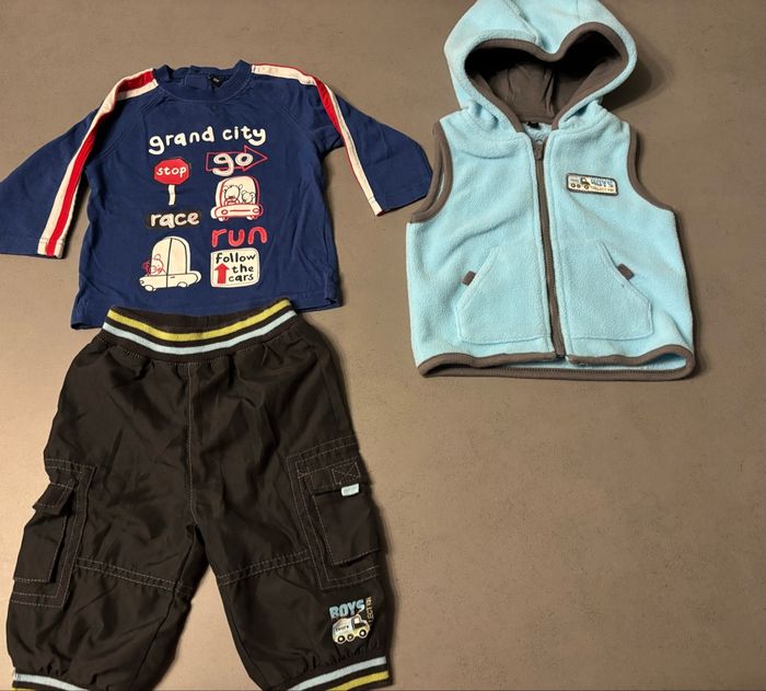 Lot de 2 t shirt, pantalon et veste polaire manches courtes